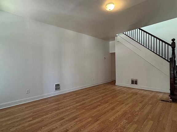 3rd image of 2815 Clifton Ave