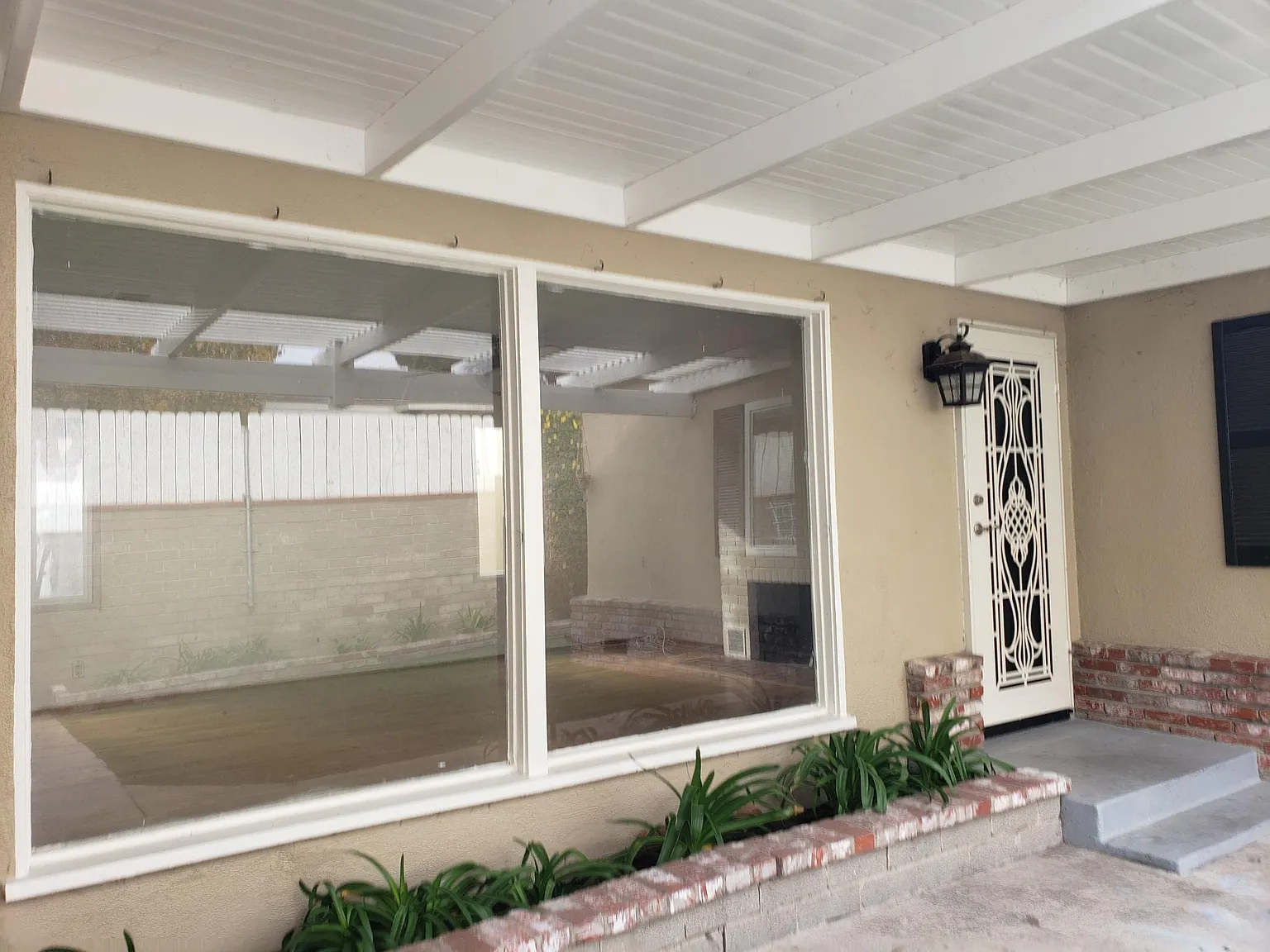 2813 W Clark Ave — Photo 3