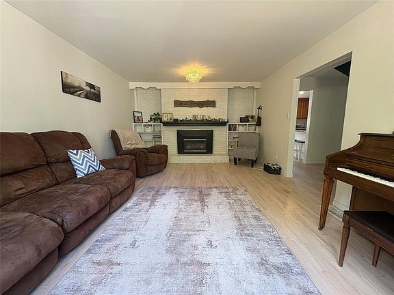 3rd image of 14 Roberts Drive