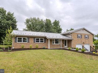 220 Hartzell Dr, Fayetteville, PA 17222