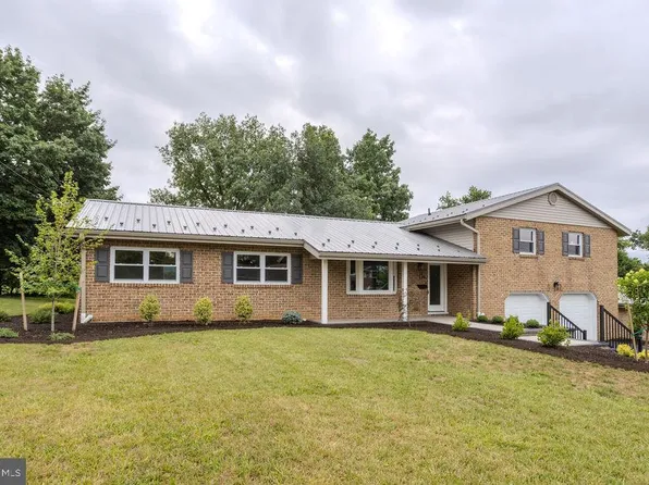 220 Hartzell Dr, Fayetteville, PA 17222
