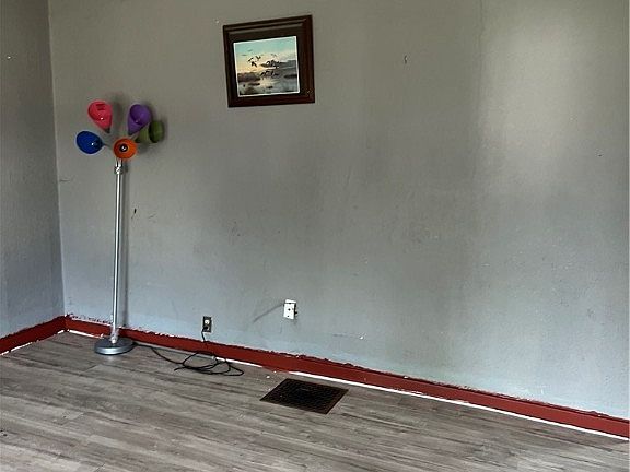4th image of 1143 Demphle Ave