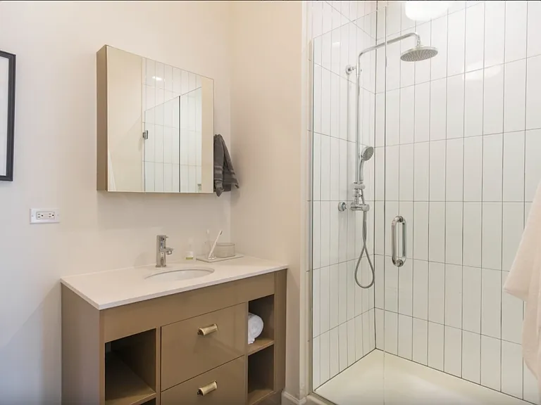114 W Chicago Ave #215 — Photo 4