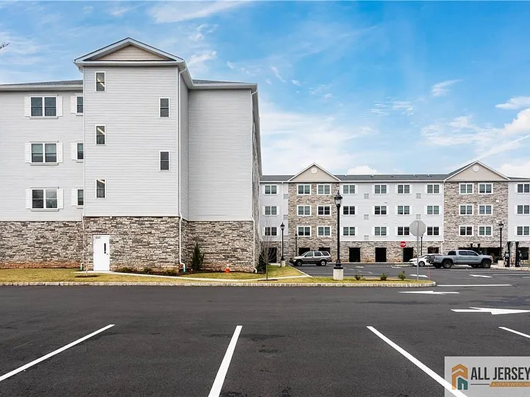 1025 Raritan Rd #201 — Photo 2