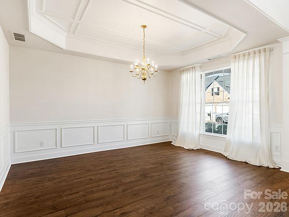 5th image of 429 Eberle Way