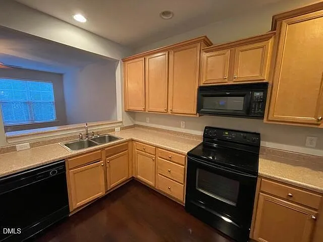 8835 Camden Park Dr — Photo 6