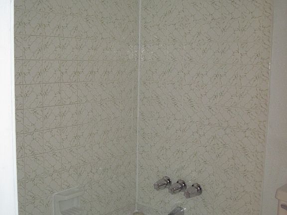 3rd image of 630 Jefferson St E APT 6
