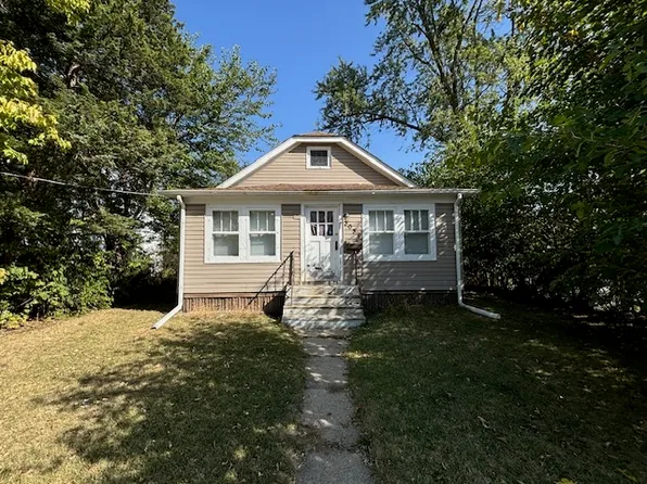 3038 10th St, Rockford, IL 61109