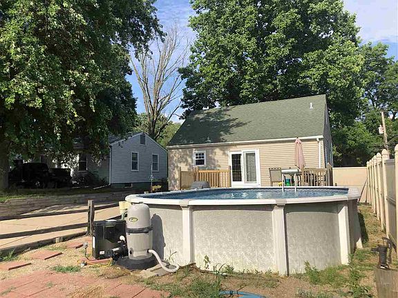 4th image of 221 N Harrison St