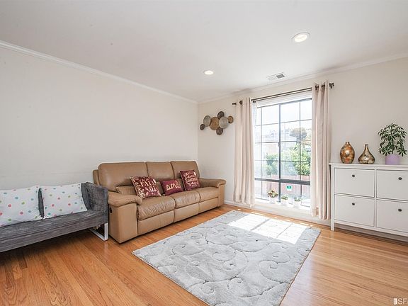 5th image of 676 Sweeny St