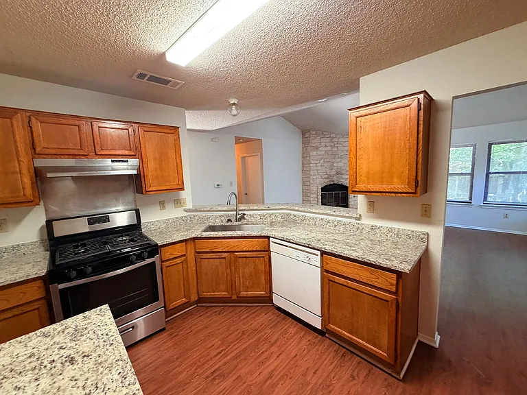 2013 James Pl — Photo 13