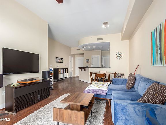 3rd image of 945 E Playa Del Norte Dr
