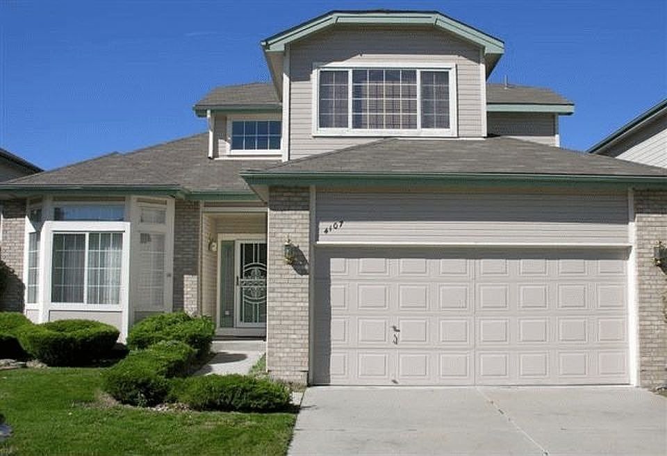 Spacious, well-kept patio home in Summit Park.
