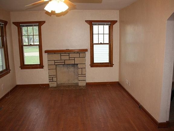 3rd image of 2133 S Laura Ave