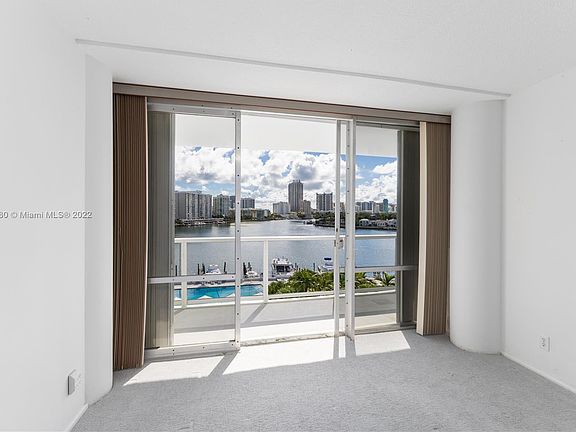 4th image of 900 Bay Dr APT 612