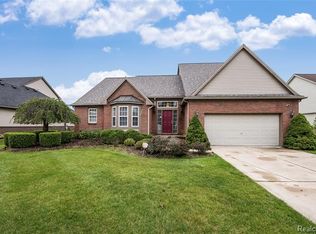 2933 Blue Heron Ln, Wixom, MI