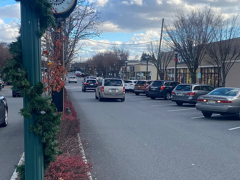 Wonderful town of Maywood with restaurant's and services 2/10 of a mile from the front door.