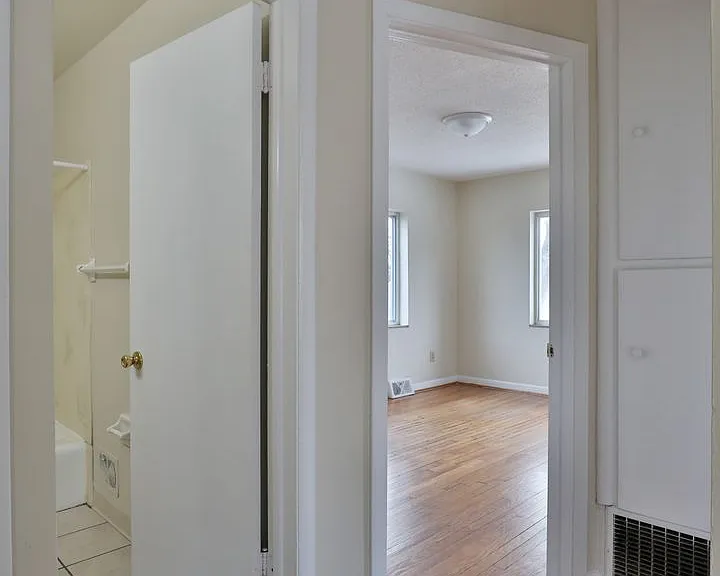 460 E Norwich Ave — Photo 13