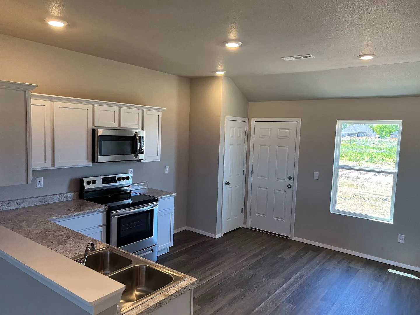 Now Leasing-Beautiful Brand New Homes-Carley Crossings — Photo 4
