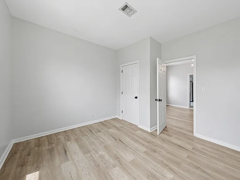 210 W Price St — Photo 12