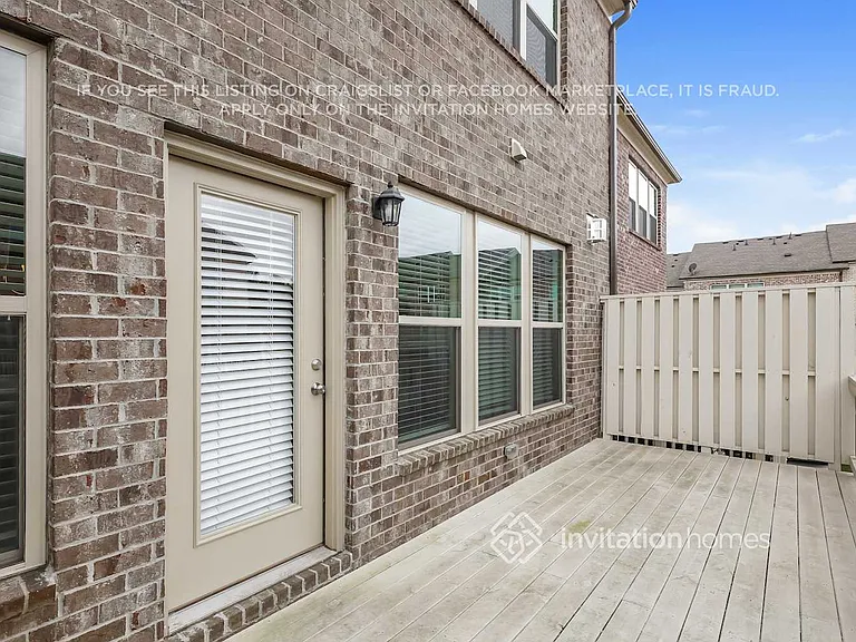 402 Montclair Ct — Photo 15