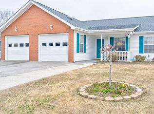273 Flagstone Dr, Rossville, GA 30741