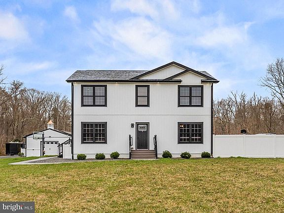 3rd image of 1528 New Brooklyn Rd