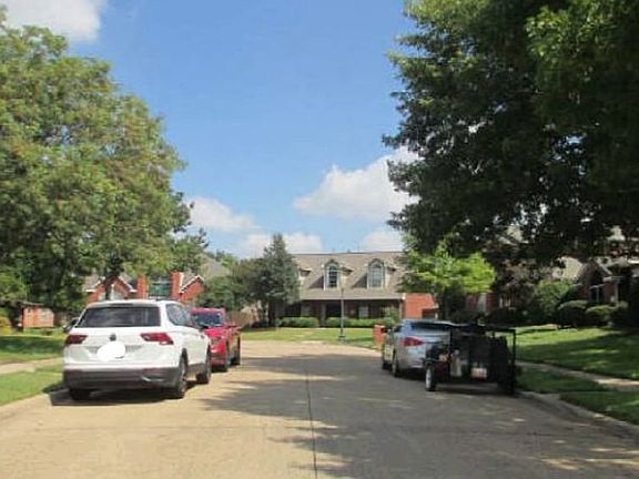 Exterior Neighborhood (street photo)