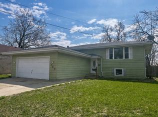 105 W Oak St, Coal City, IL