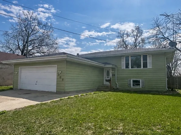 105 W Oak St, Coal City, IL 60416