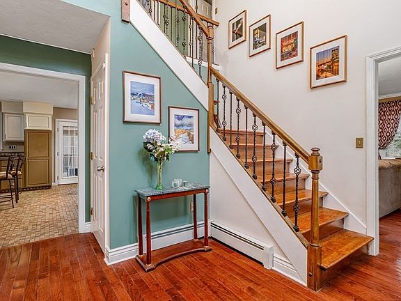 5th image of 34 Jeffrey St