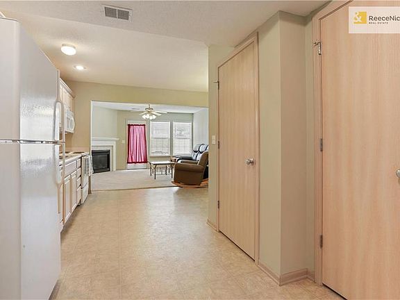 Clean and bright kitchen.