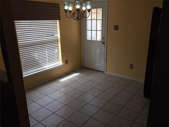5th image of 612 Blueberry Hill Ln
