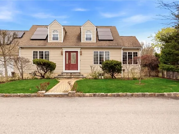 16 Althea Rd, Warwick, RI 02889