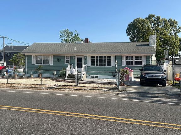 2nd image of 288 Kettle Creek Rd