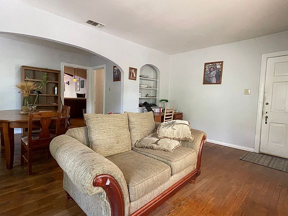 5th image of 527 Ogden Ln