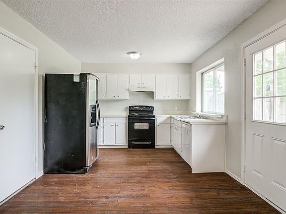 3rd image of 2438 March Ln