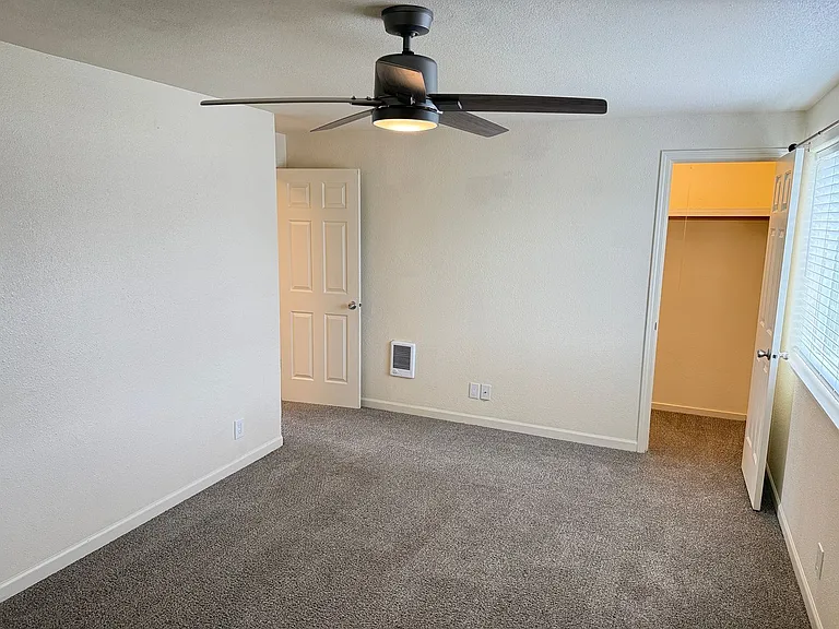 4432 Fergus Ave — Photo 32