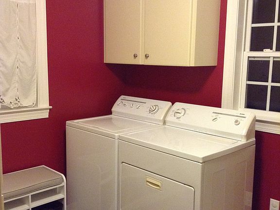 Entry mud room/laundry