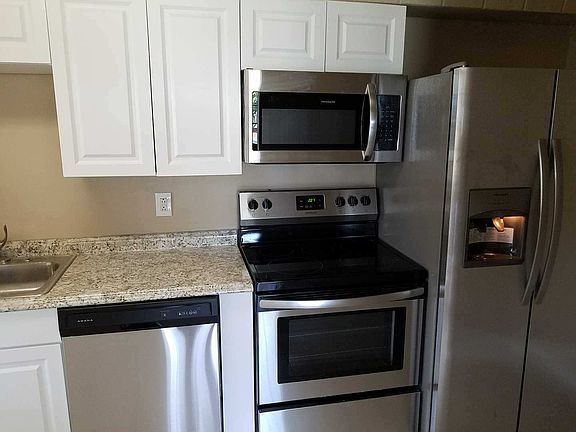 4th image of 800 Donnelly Pl