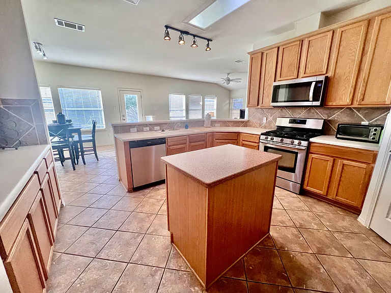 4701 Norman Trl — Photo 4