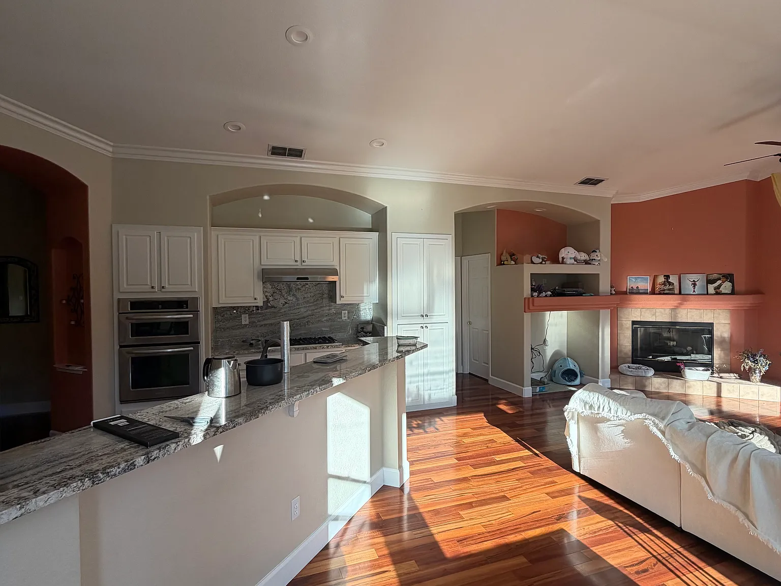 5 bed, 2564 sqft, $3,900 — Photo 3
