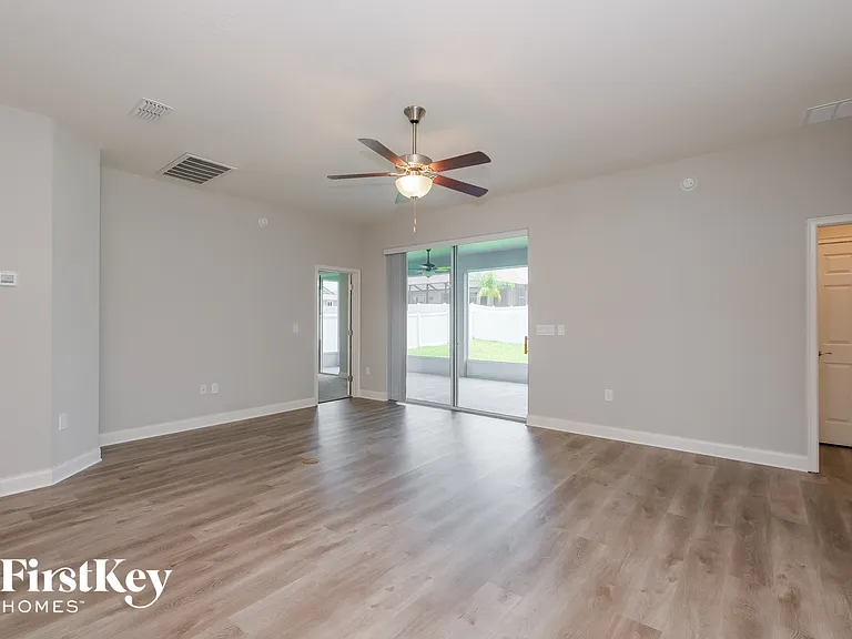5812 Valentino Way — Photo 3