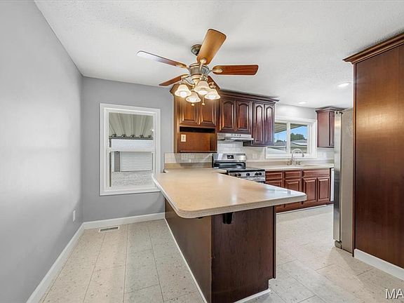 3rd image of 303 Lincoln Ave