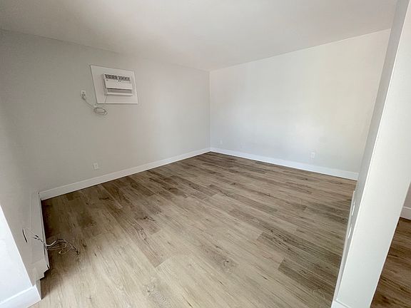 3rd image of 1030 Lillian Ave Unit 201