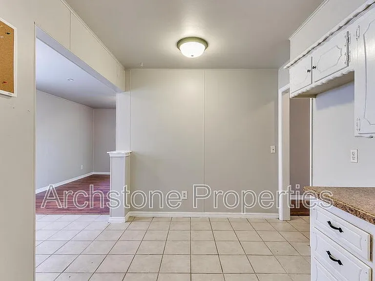 1424 Tanglewood Dr — Photo 11