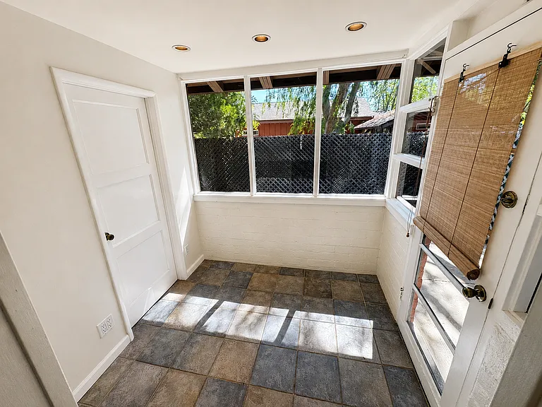 406 S Signal St #A — Photo 16