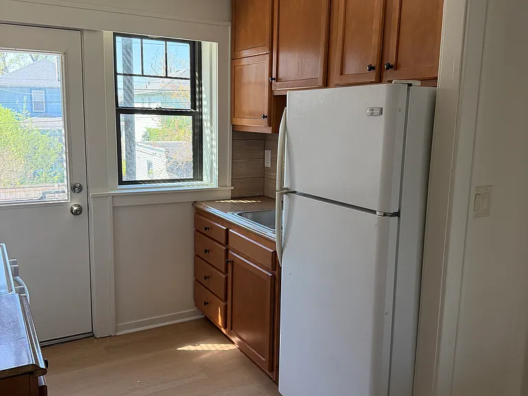 1060 Kenmore Ave #5 — Photo 8