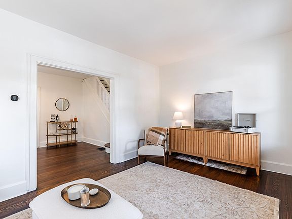5th image of 438 Clark St