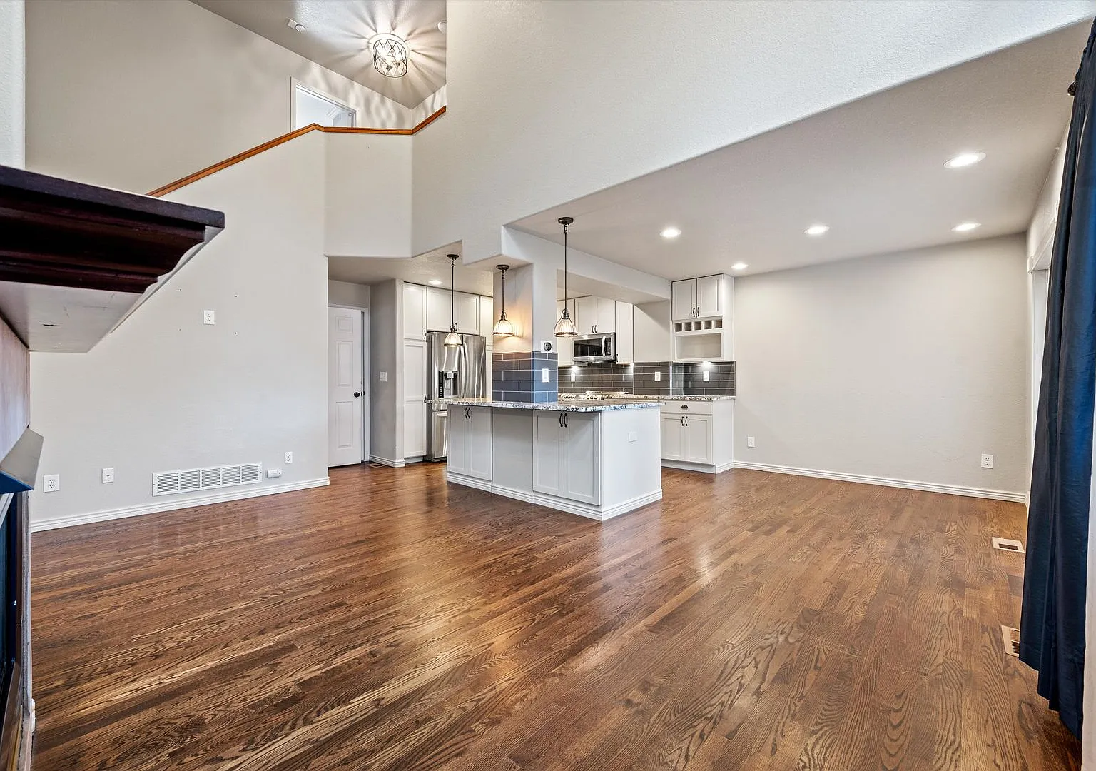 Beautiful 4-Bedroom Home in Lakewood with Finished Basement & Private Backyard — Photo 4